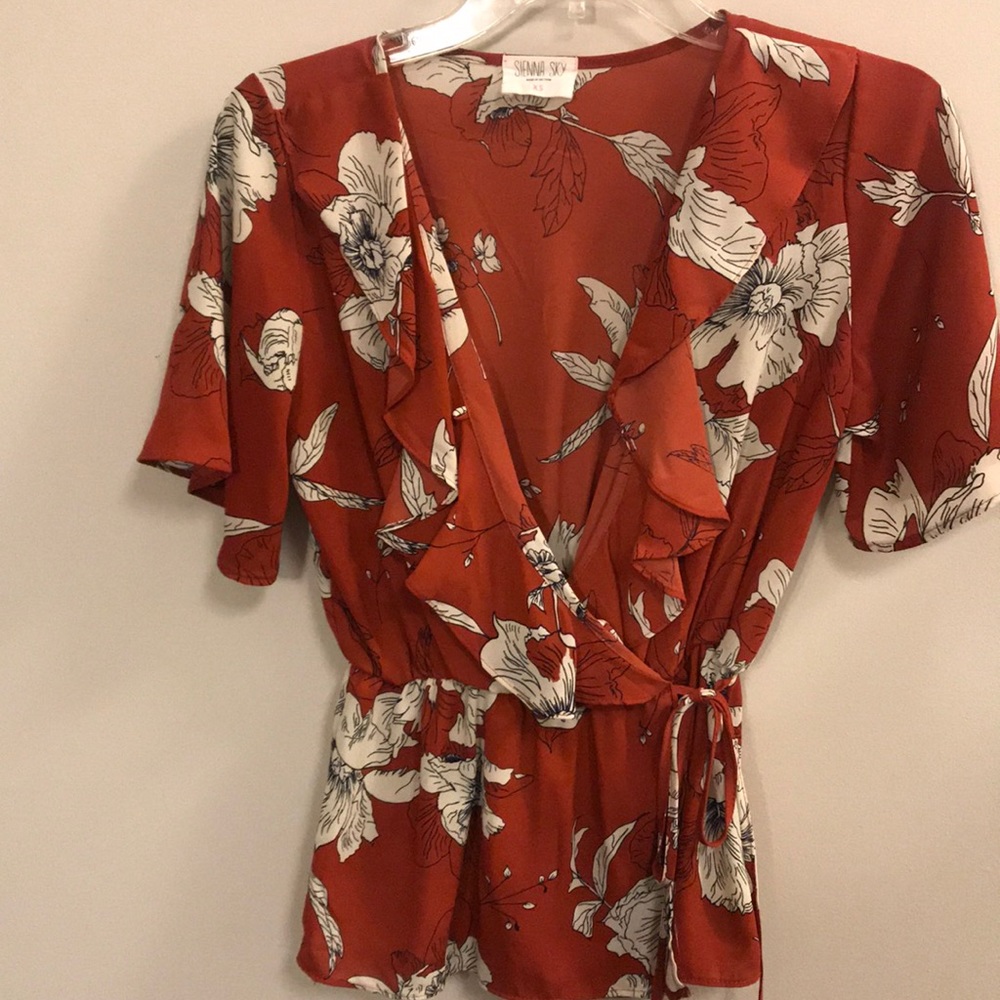 XS Floral Print Blouse. Great for work!